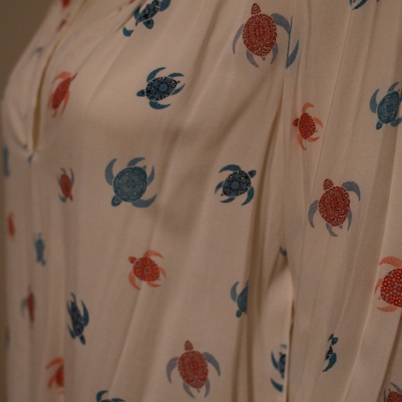 Mandee blouse with turtle print -medium - Picture 4 of 5